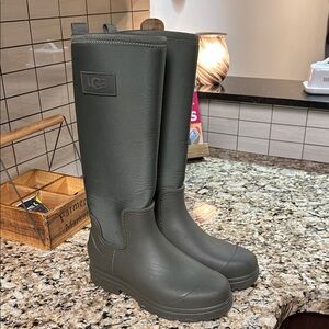 UGG women's Droplet TallRain Boot